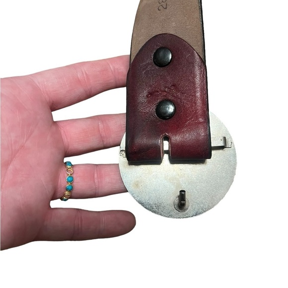 Belt red top grain cowhide leather with round metal buckle art to wear - Picture 6 of 7